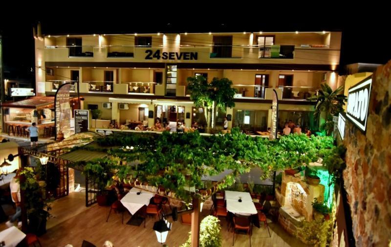 24 Seven Boutique Hotel มาเลีย ภายนอก รูปภาพ