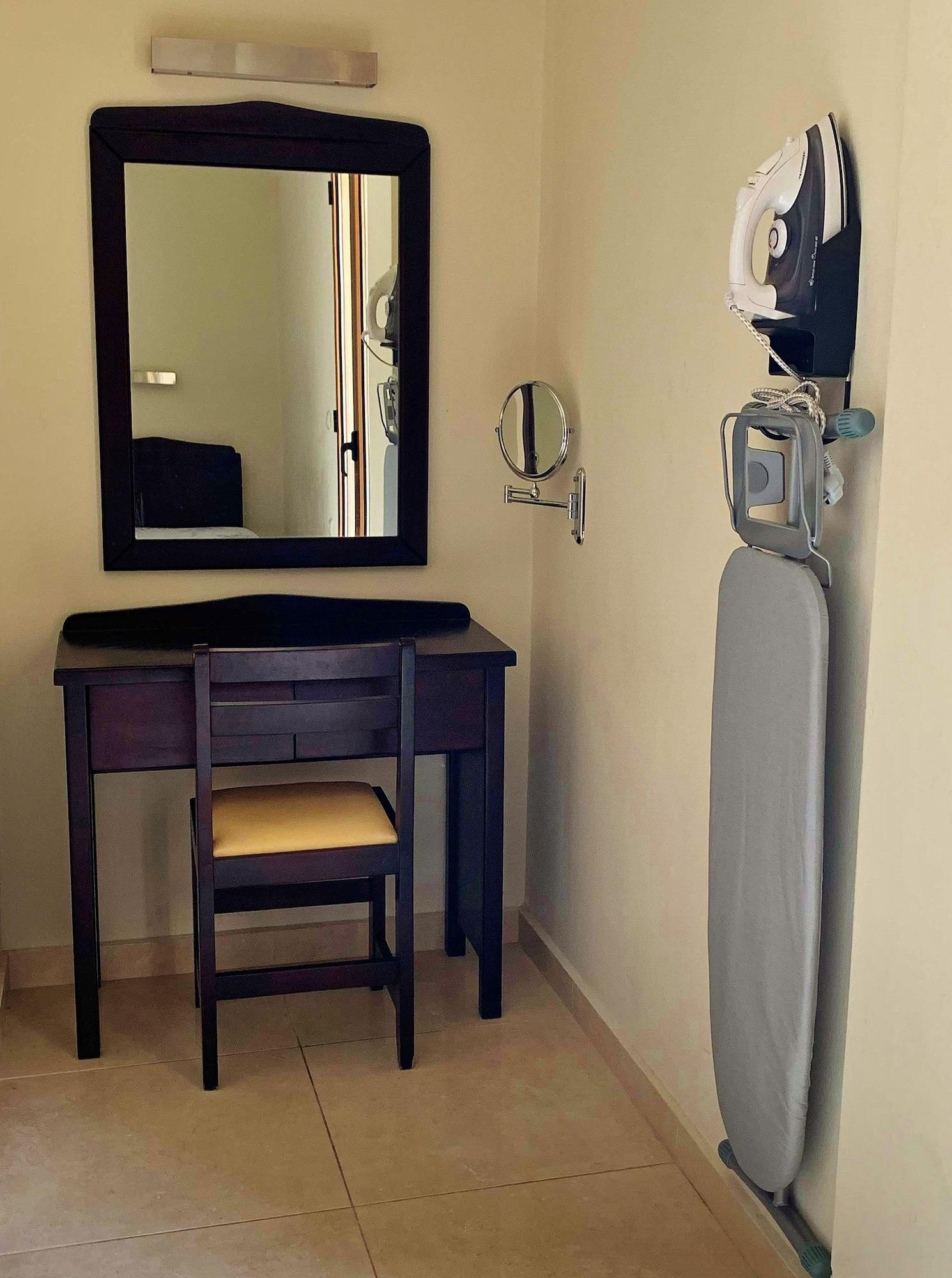 24 Seven Boutique Hotel มาเลีย ภายนอก รูปภาพ