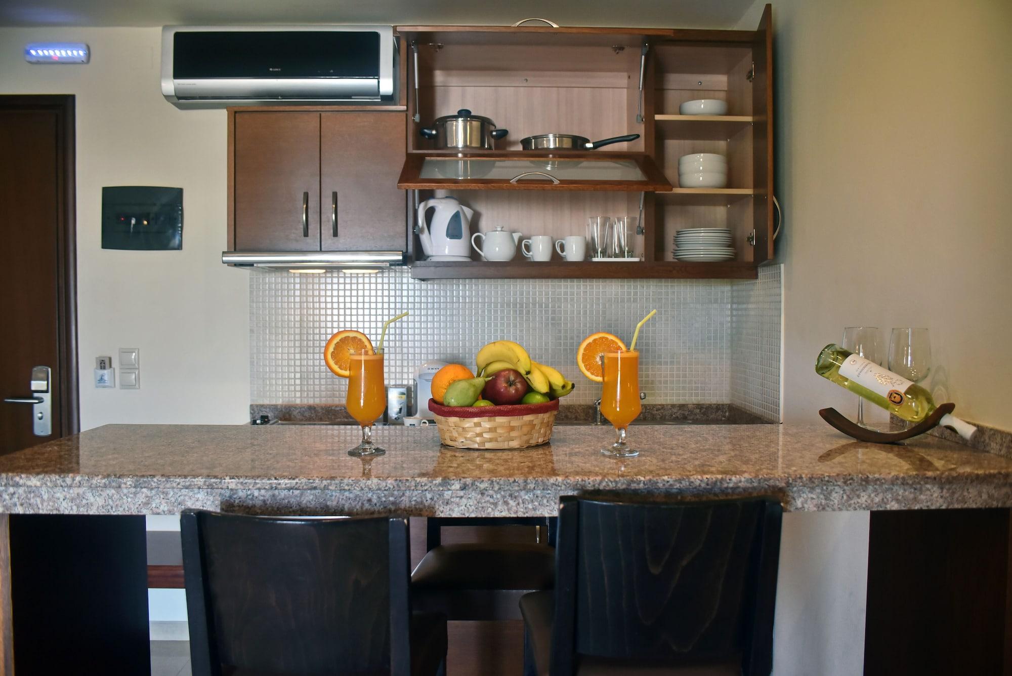 24 Seven Boutique Hotel มาเลีย ภายนอก รูปภาพ