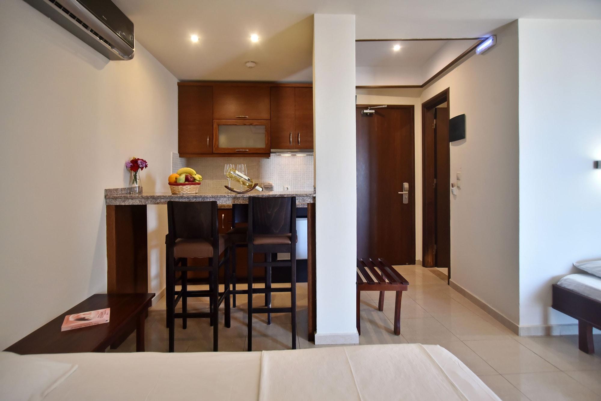 24 Seven Boutique Hotel มาเลีย ภายนอก รูปภาพ