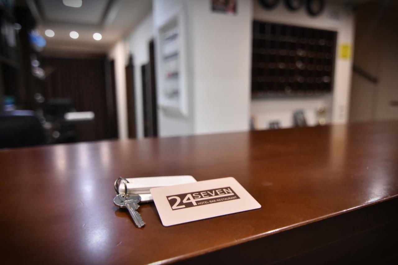 24 Seven Boutique Hotel มาเลีย ภายนอก รูปภาพ