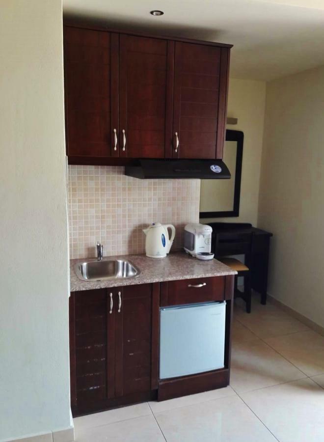 24 Seven Boutique Hotel มาเลีย ภายนอก รูปภาพ
